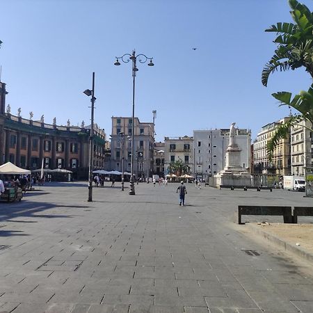 Apartmán Na' Stanza In Piazza Neapol Exteriér fotografie